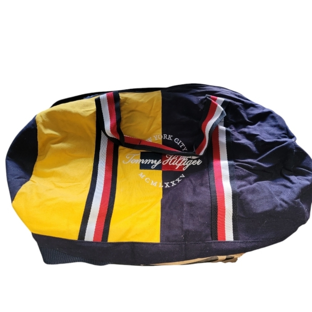 Tommy hilfiger duffle bag